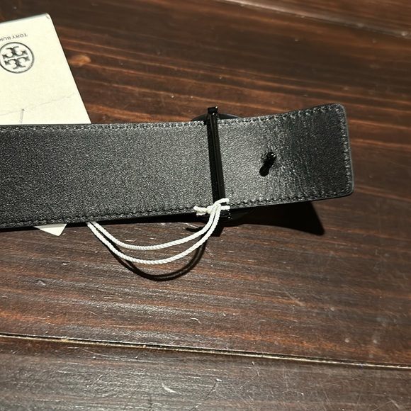 TORY BURCH 1.5" MILLER PEBBLED POWDER-COATED BELT - BLACK - XS - Picture 5 of 7